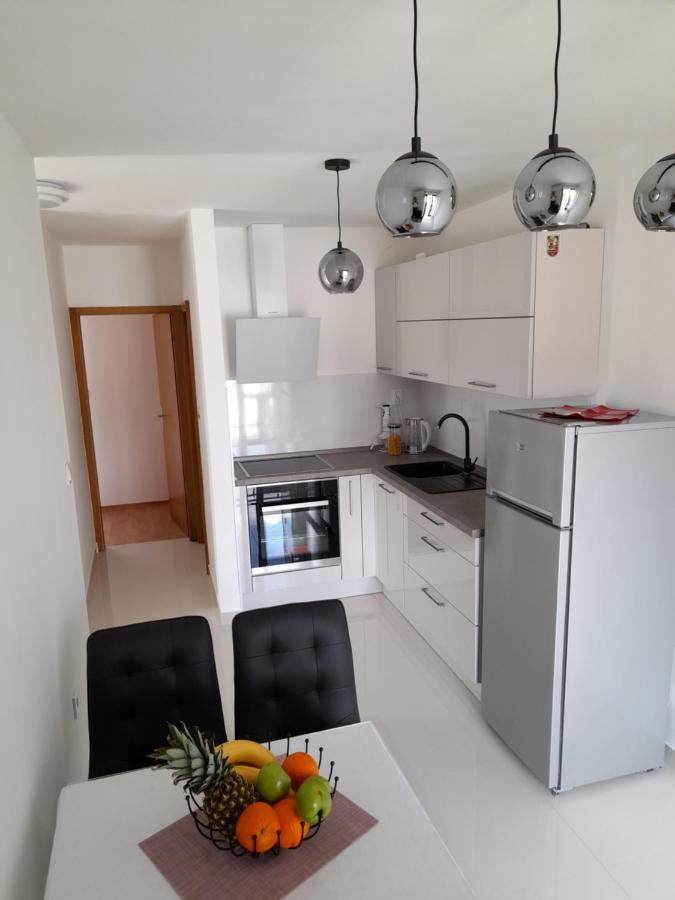 Apartmani I & J Seric Seget Vranjica Exterior photo