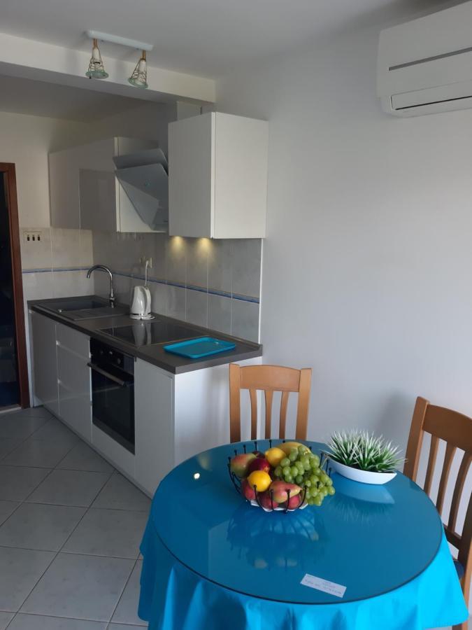 Apartmani I & J Seric Seget Vranjica Exterior photo