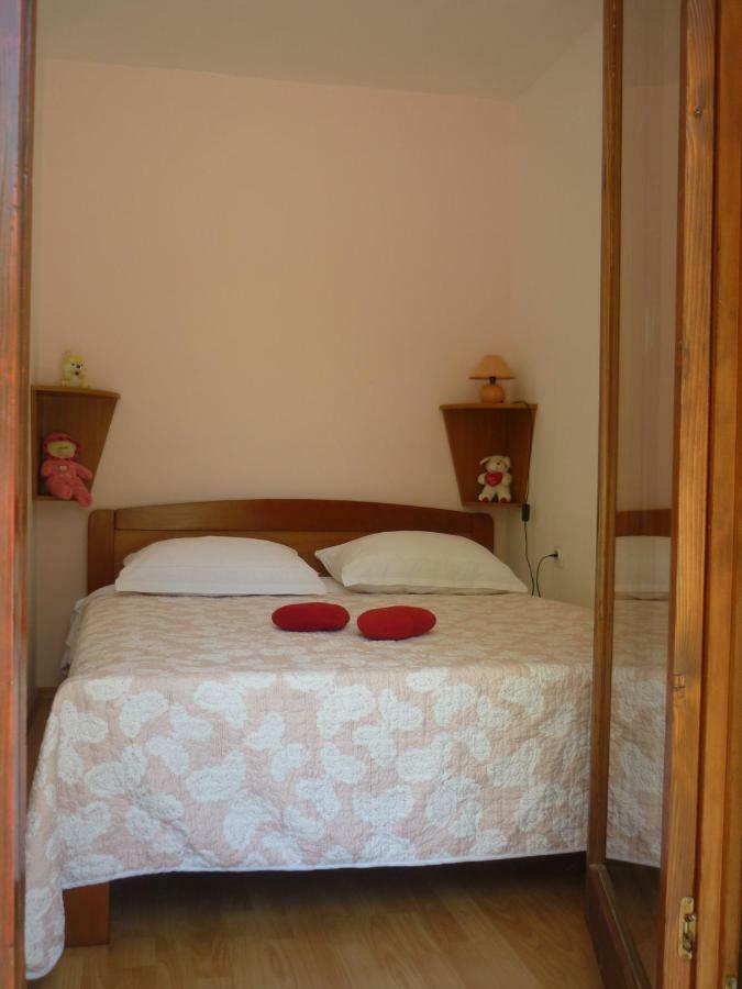 Apartmani I & J Seric Seget Vranjica Exterior photo