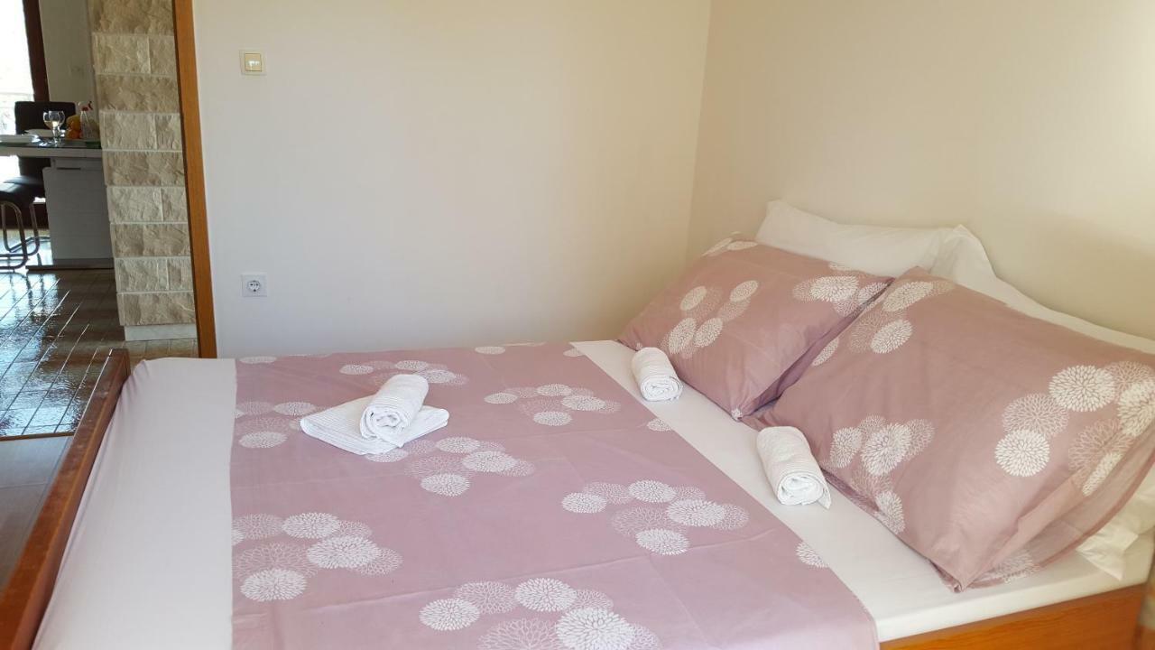 Apartmani I & J Seric Seget Vranjica Exterior photo