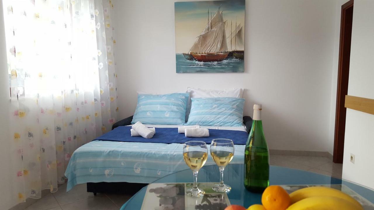 Apartmani I & J Seric Seget Vranjica Exterior photo