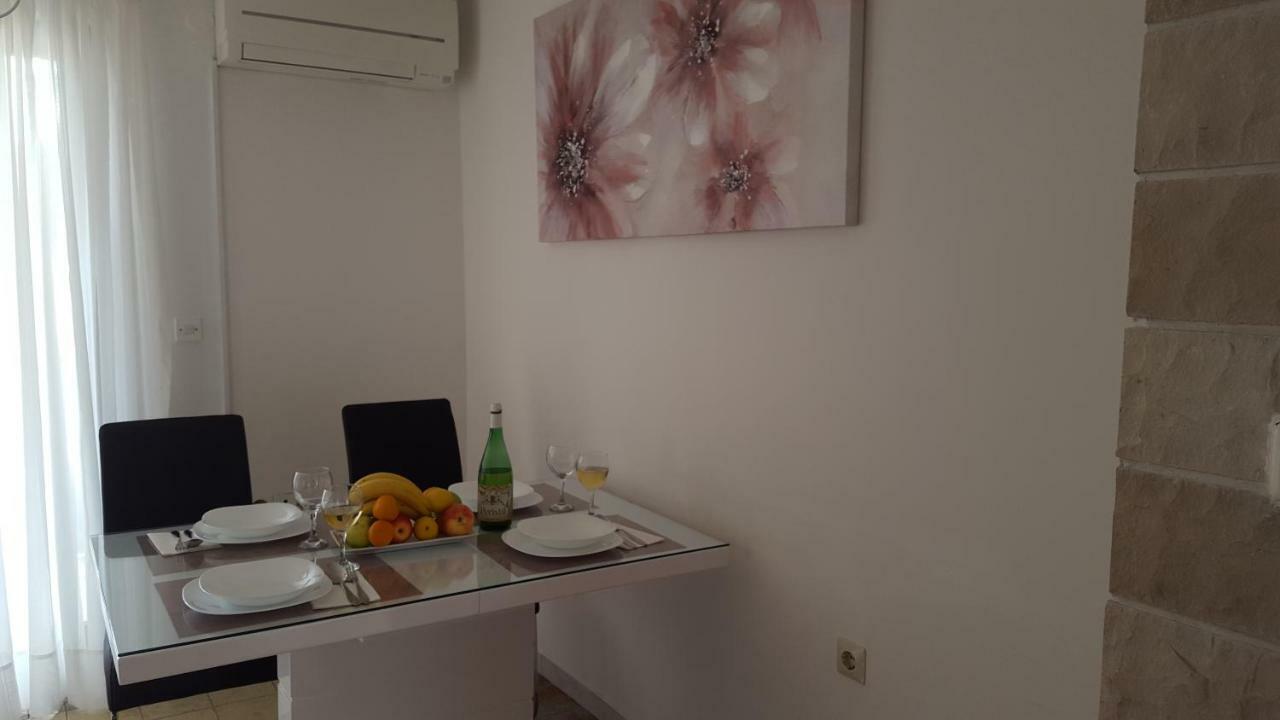Apartmani I & J Seric Seget Vranjica Exterior photo